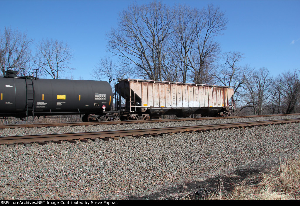 SOU 88717 as a buffer car on unit oil train 67R